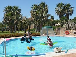 Lantana Resort Hotel & Apartments