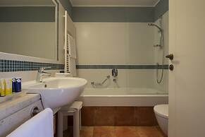 Lantana Resort Hotel & Apartments