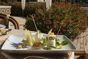 Lantana Resort Hotel & Apartments