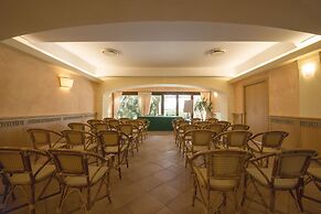 Lantana Resort Hotel & Apartments