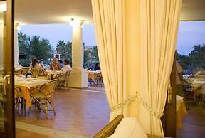 Lantana Resort Hotel & Apartments