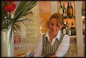 Lantana Resort Hotel & Apartments