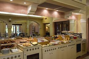 Lantana Resort Hotel & Apartments