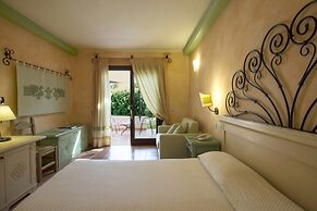 Lantana Resort Hotel & Apartments