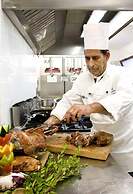 Lantana Resort Hotel & Apartments