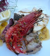 Lantana Resort Hotel & Apartments