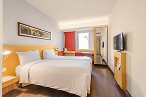 ibis Gurgaon Golf Course Road Hotel