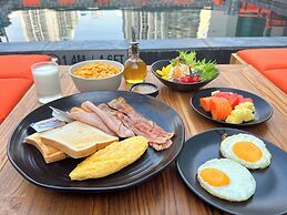 Ramada by Wyndham Bangkok Sukhumvit 11