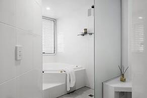 Netanya Noosa Beachfront Resort