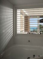 Netanya Noosa Beachfront Resort