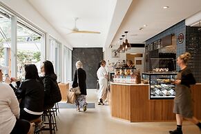 Netanya Noosa Beachfront Resort