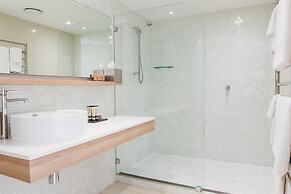 Netanya Noosa Beachfront Resort