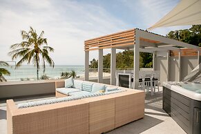 Netanya Noosa Beachfront Resort