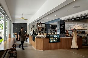 Netanya Noosa Beachfront Resort