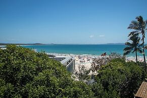 Netanya Noosa Beachfront Resort