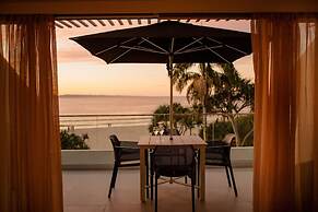 Netanya Noosa Beachfront Resort