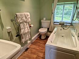 Collaven Manor Hotel