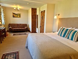 Collaven Manor Hotel