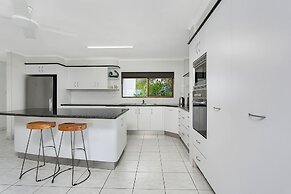 Roydon Beachfront Apartments