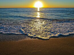 Roydon Beachfront Apartments