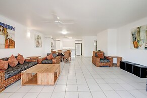 Roydon Beachfront Apartments