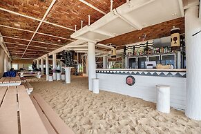 Beachcomber Island Resort