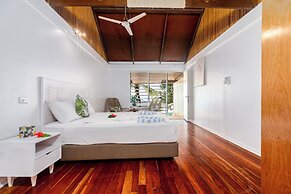 Beachcomber Island Resort