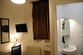 Crown Lodge Guest House