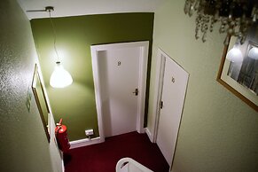 Crown Lodge Guest House