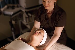 Blackstone Mountain Lodge by CLIQUE