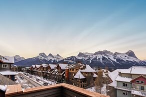 Blackstone Mountain Lodge by CLIQUE
