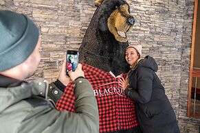 Blackstone Mountain Lodge by CLIQUE
