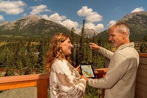 Blackstone Mountain Lodge by CLIQUE