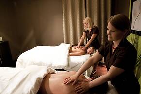 Blackstone Mountain Lodge by CLIQUE