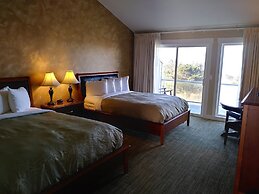 Pacific Reef Hotel & Light Show