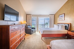 Pacific Reef Hotel & Light Show