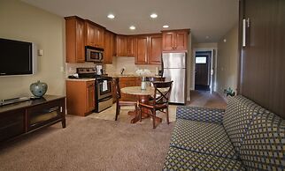 Pacific Reef Hotel & Light Show