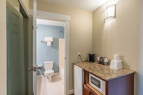 Pacific Reef Hotel & Light Show