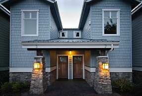 Pacific Reef Hotel & Light Show