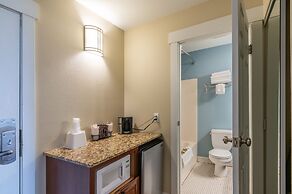 Pacific Reef Hotel & Light Show