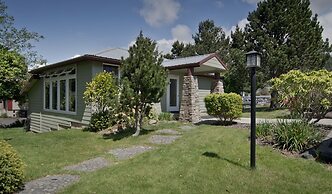 Pacific Reef Hotel & Light Show