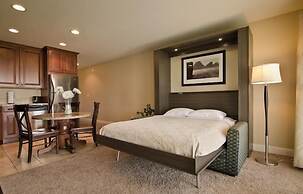 Pacific Reef Hotel & Light Show