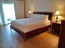 Pacific Reef Hotel & Light Show