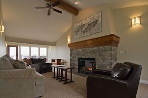 Pacific Reef Hotel & Light Show