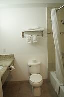 Harbor Inn & Suites