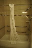 Harbor Inn & Suites