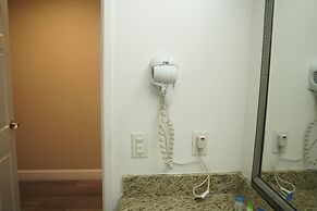 Harbor Inn & Suites