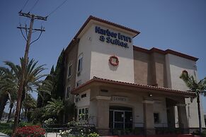 Harbor Inn & Suites