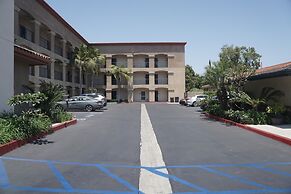 Harbor Inn & Suites