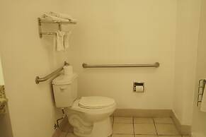 Harbor Inn & Suites